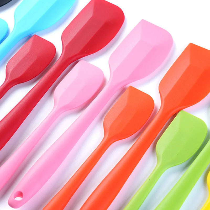 Long Handle Silicone Cake Spatula - 21/27.5cm Baking Tool for Mixing, Scraping, and Decorating